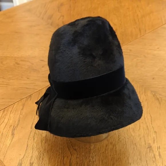 Vintage Su-Zan Originale Martelle Black Women's Cloche Hat with Velvet Ribbon - Picture 3 of 10